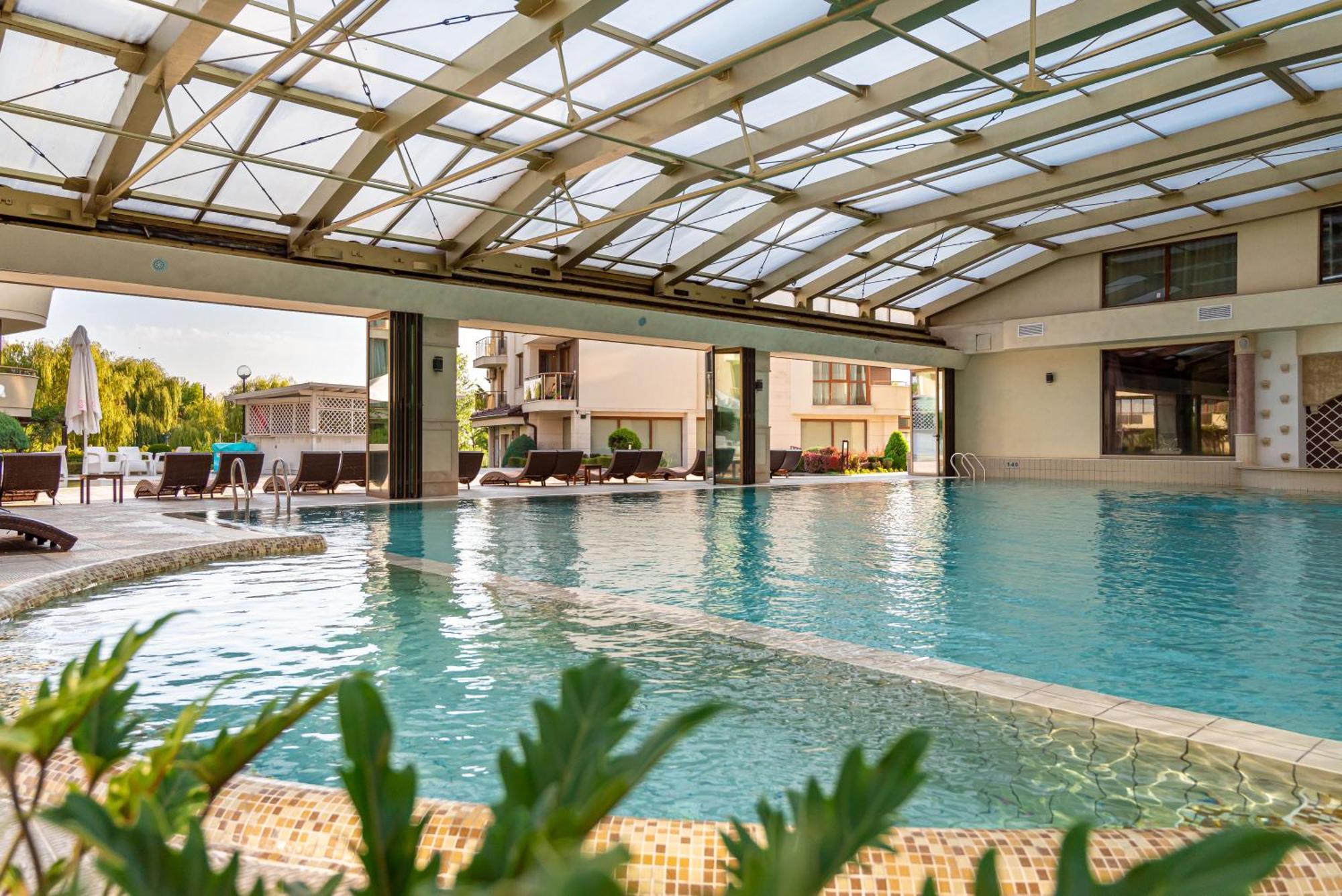 Long Beach Resort シュコルピロフツ エクステリア 写真